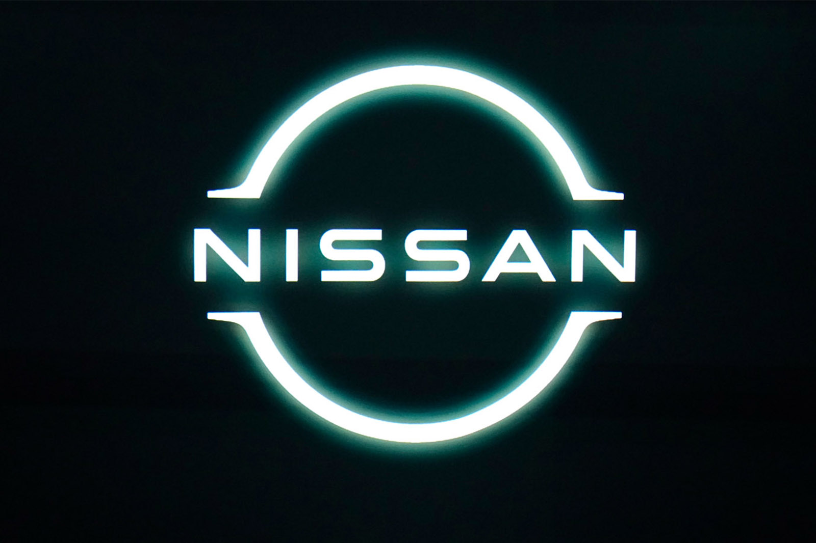 A Holdra megy a Nissan