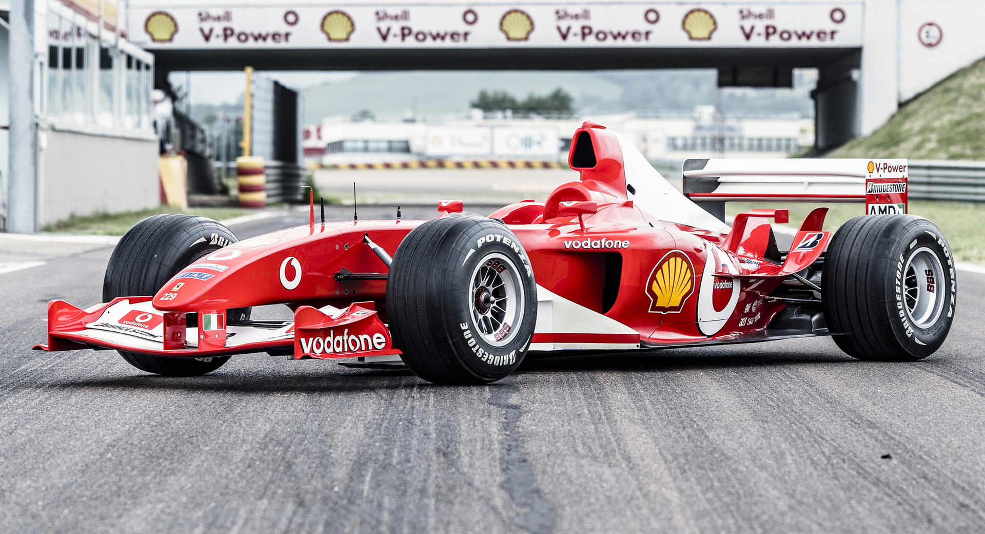 Rekordáron kelt el Schumacher legendás Ferrari versenyautója