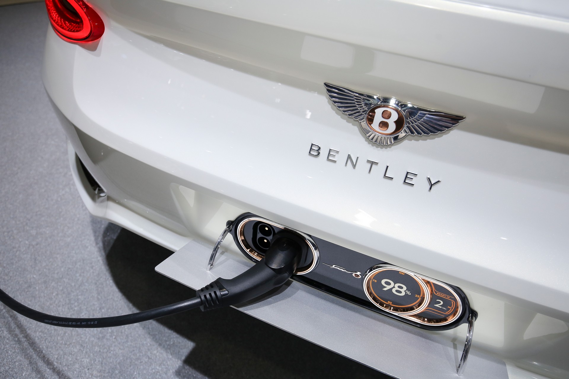 Még idén elkezdi tesztelni a Bentley az első elektromos autóját