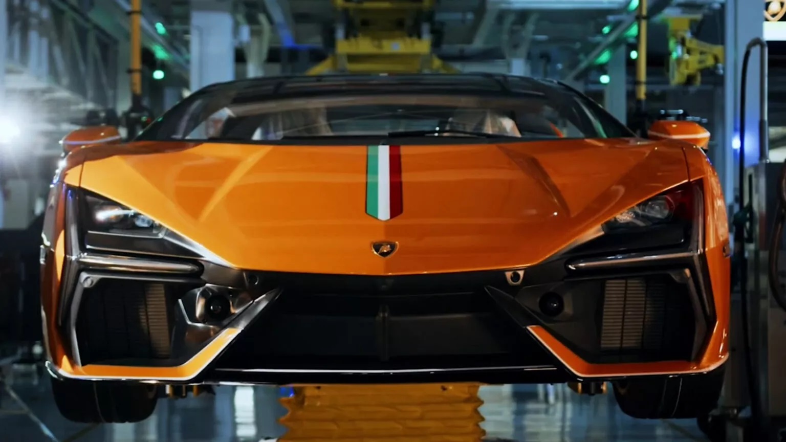 Új gyártási technológiával készül a Lamborghini Revuelto