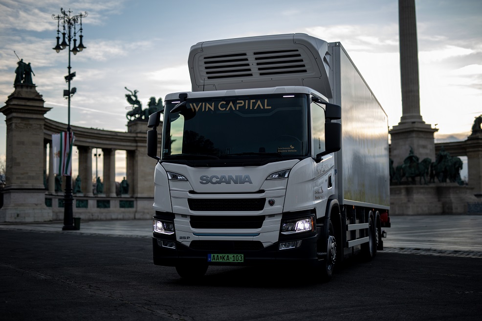 Átadták Magyarország első elektromos Scania kamionját