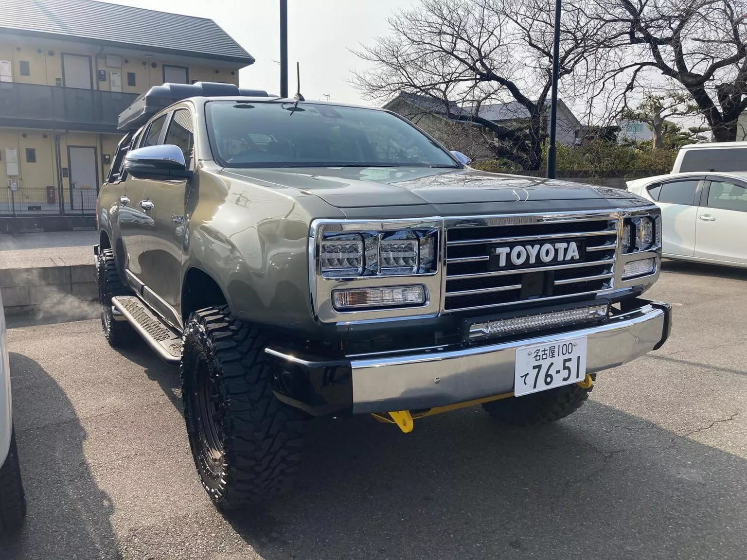 Toyota-Hilux-Brody-High-Rider-By-Axell-Auto-5-1536×1152