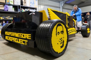 super-awesome-micro-project-functioning-life-size-LEGO-car8