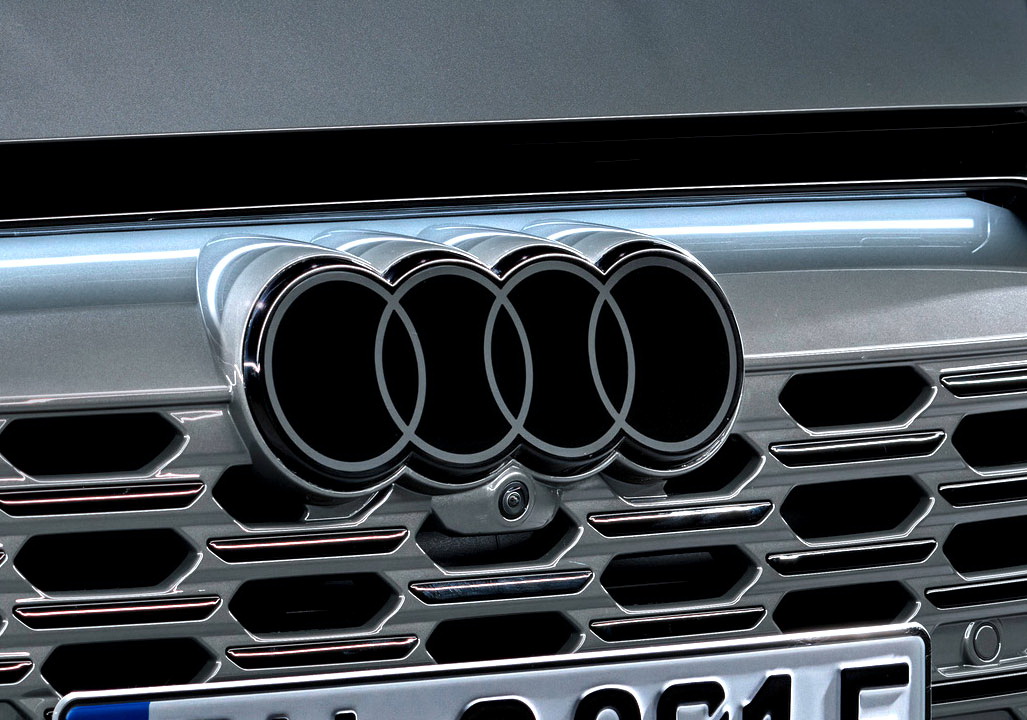 Új emblémát villantott az Audi